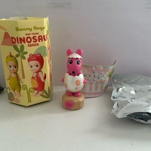 Brand New with Original Packaging! Sonny Angel Dinosaur Series Secret Robby